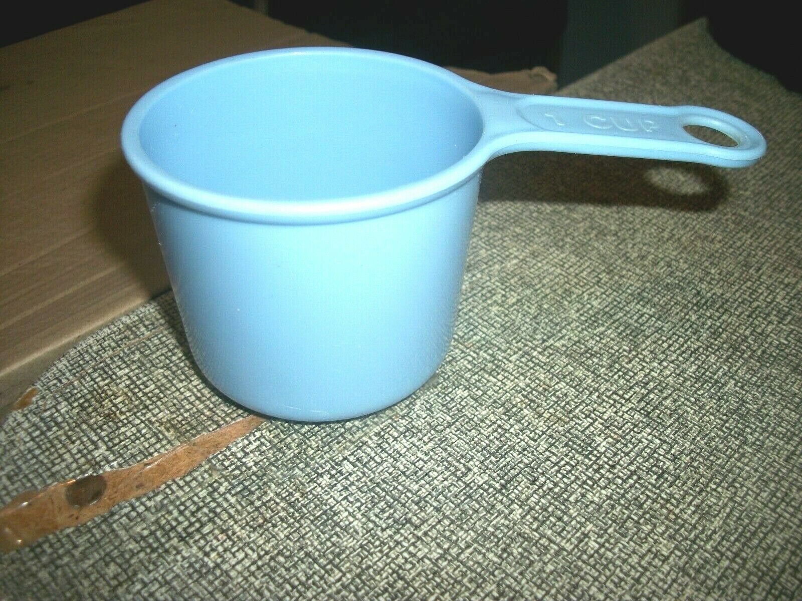Vintage Rubbermaid 1 Cup Blue Measuring Cup