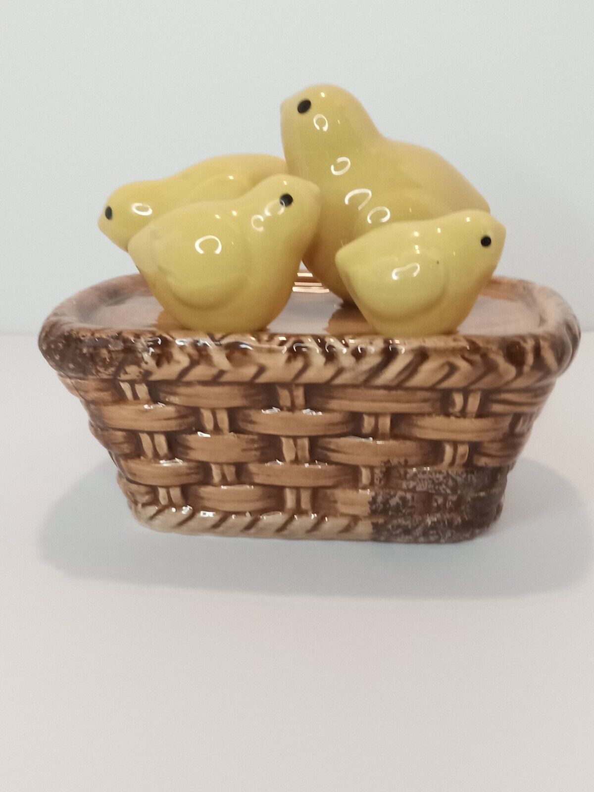 Vintage  Measuring Spoon Set Hen And Chicks In Basket
